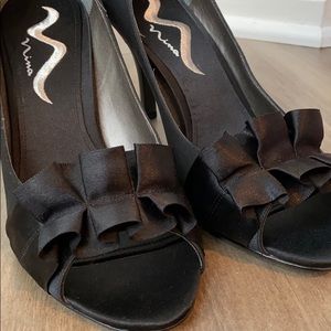 BRAND NEW IN BOX Nina Satin Heels w/Flutter Ribbon